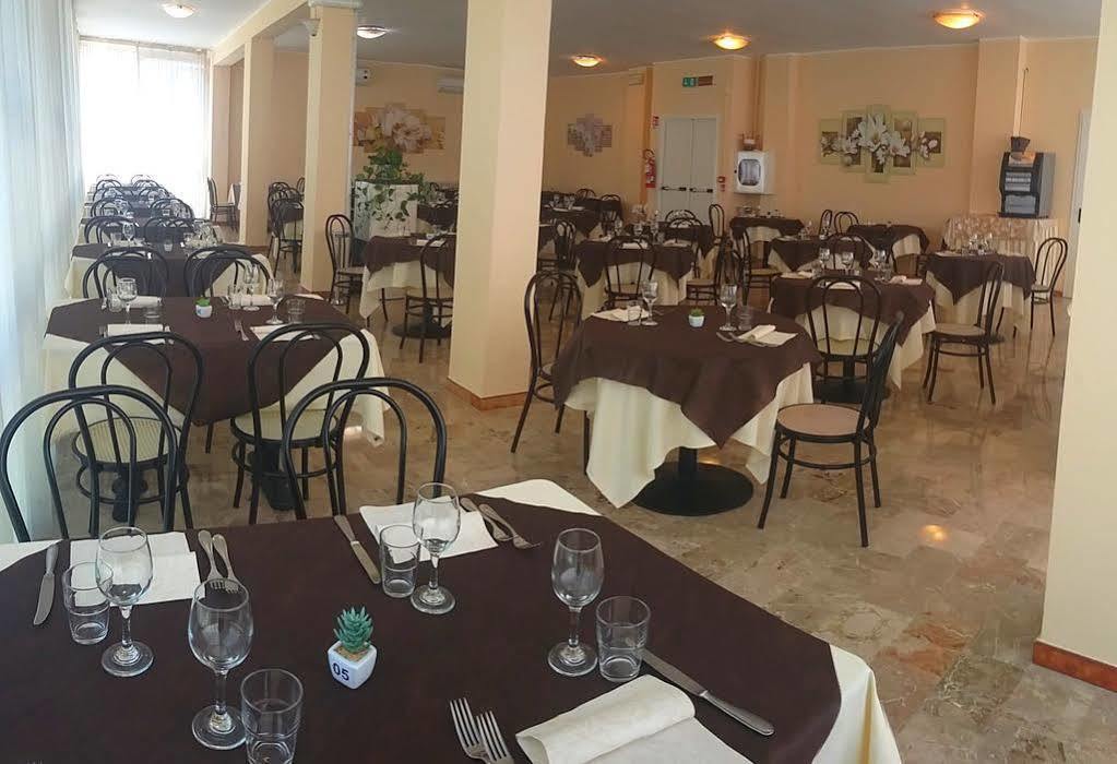 Hotel Astor B&B Lido di Classe Exterior foto